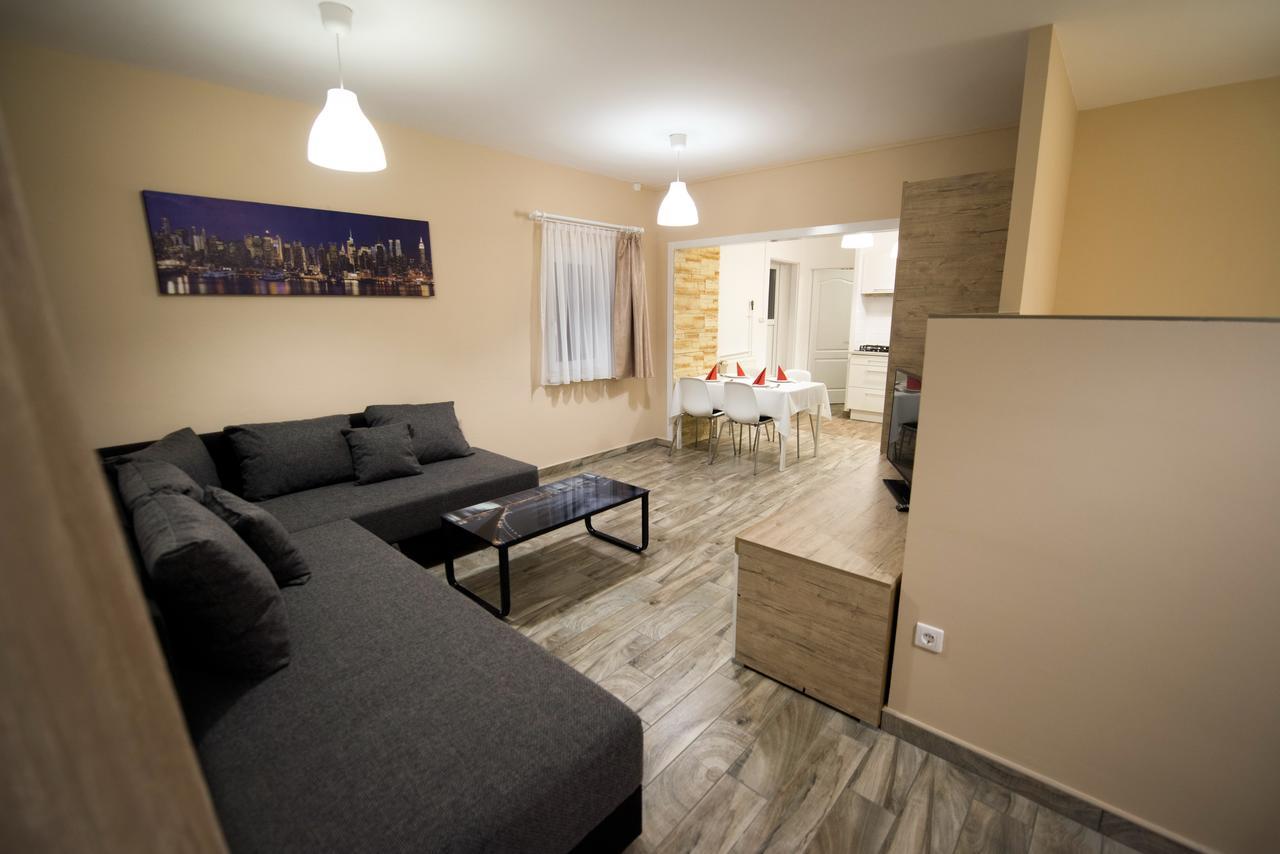 Panorama City Apartman Печ Екстер'єр фото