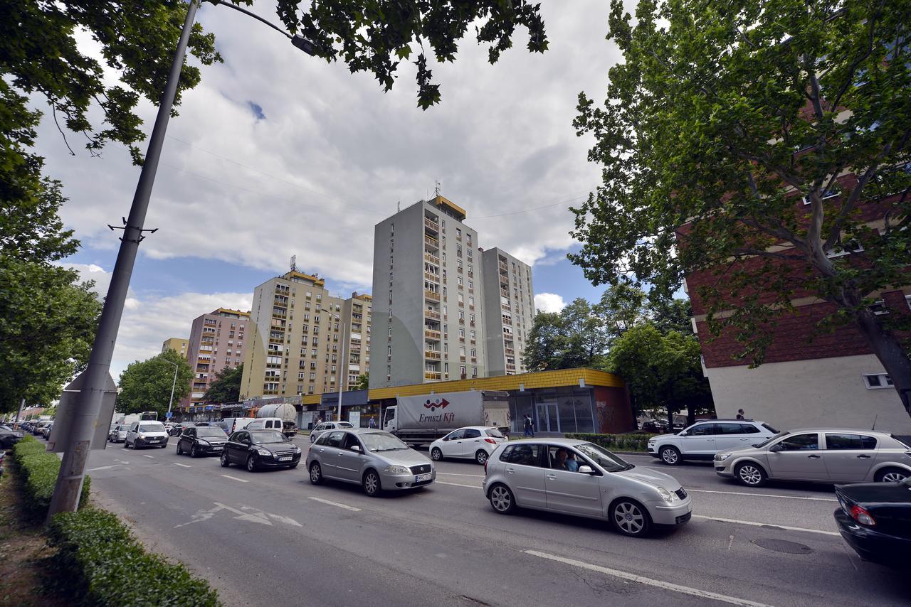 Panorama City Apartman Печ Екстер'єр фото
