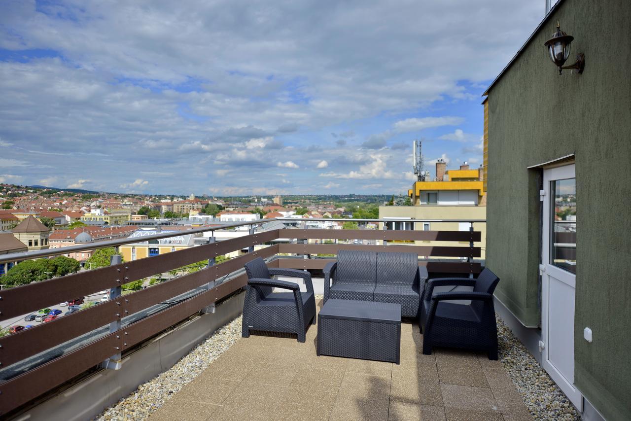 Panorama City Apartman Печ Екстер'єр фото