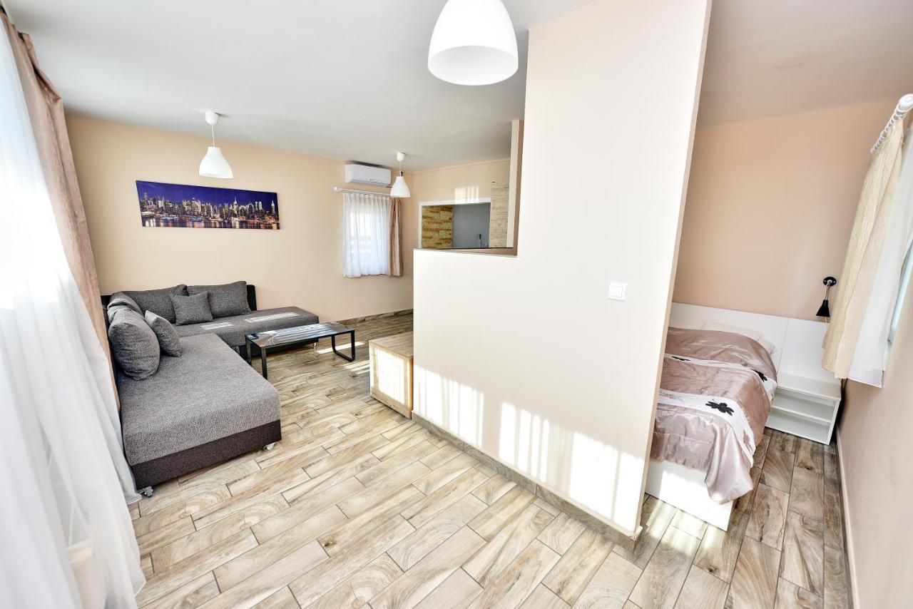 Panorama City Apartman Печ Екстер'єр фото