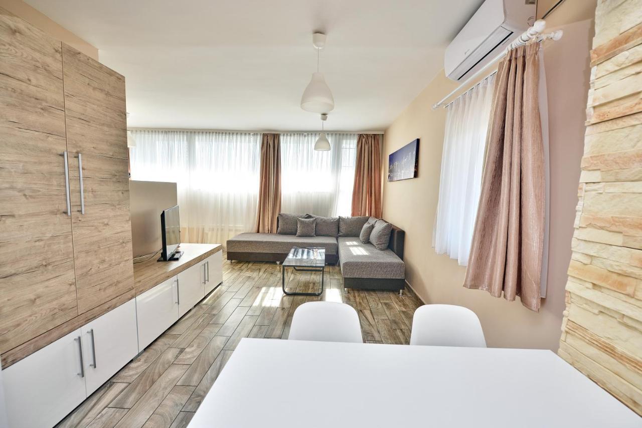 Panorama City Apartman Печ Екстер'єр фото